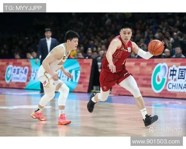 CBA赛场上的感人瞬间镜头回顾：球员们的拼搏与泪水交织成动人画面